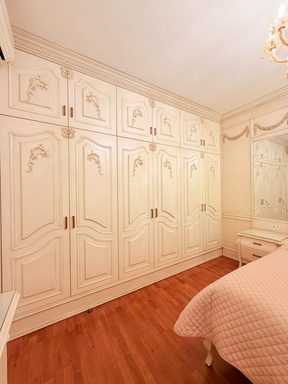 Executed wardrobe wall
