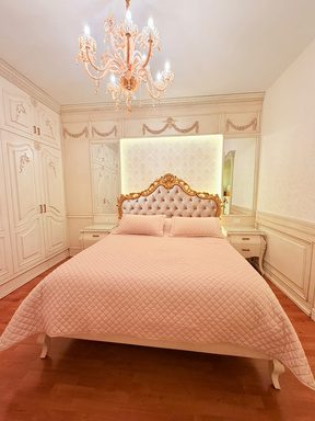 Executed bed with chandelier
